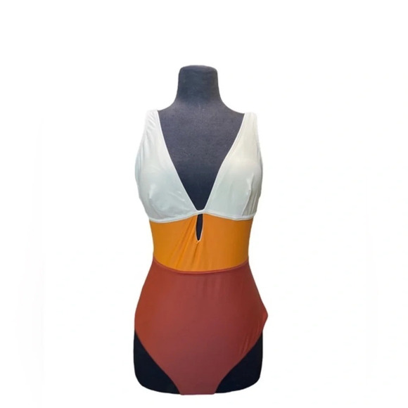 CUPSHE Colorblock Keyhole Cutout One-Piece Swimsuit - Picture 7 of 8
